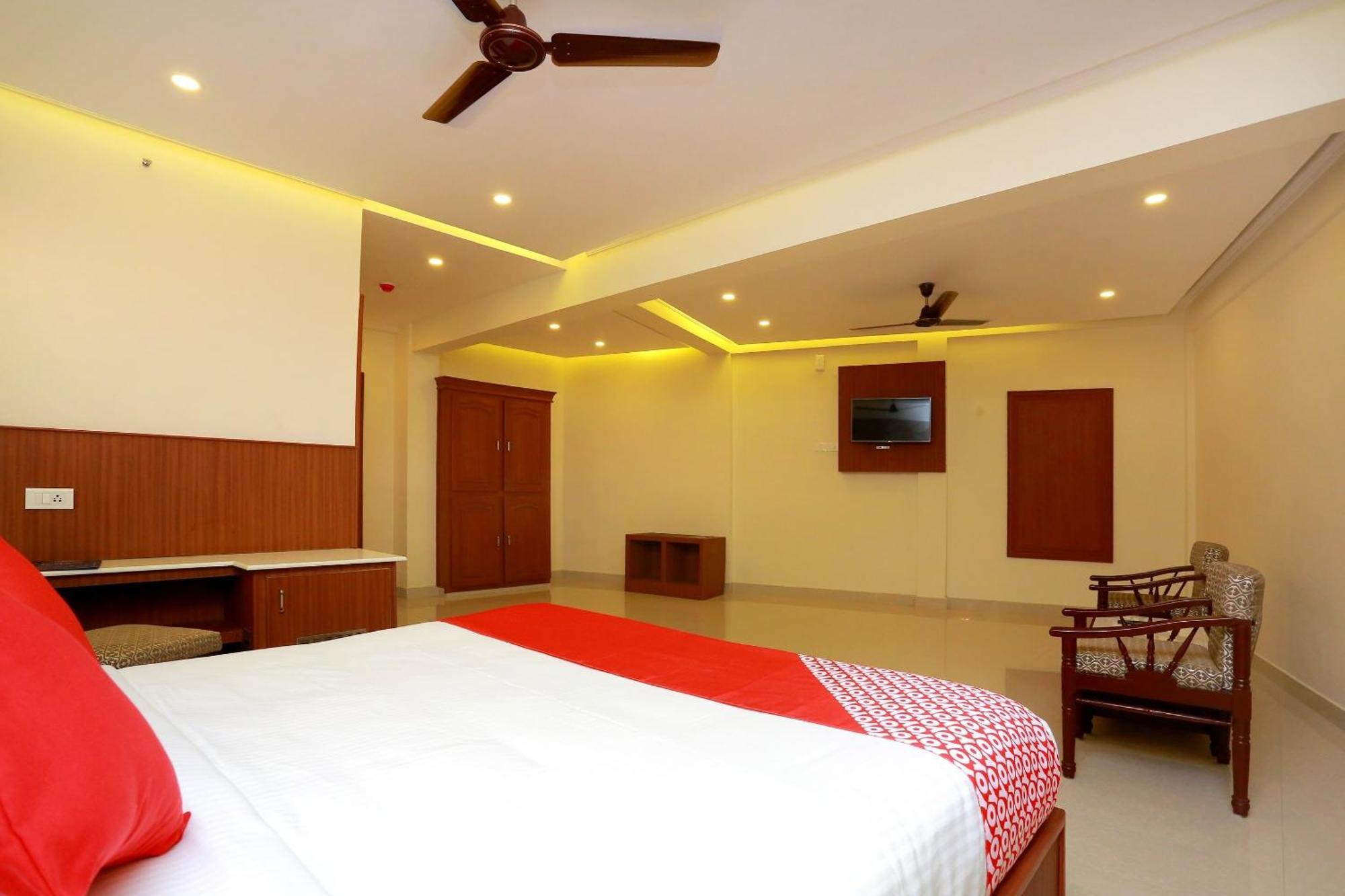 Capital O Kovilakam Residency Hotel Thrissur Exterior photo